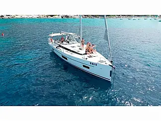 Bavaria C45 - External image