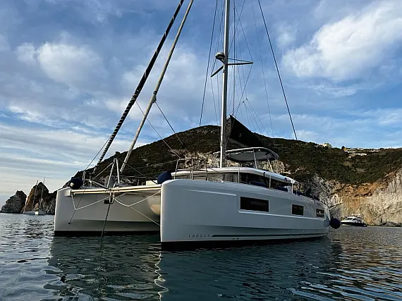 Lagoon 46 (3 CAB)