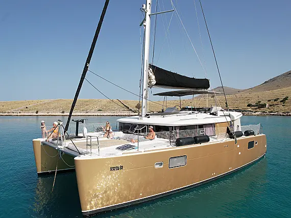 Lagoon 450  Fly
