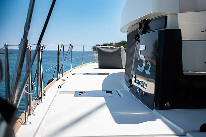 Lagoon 52 - 