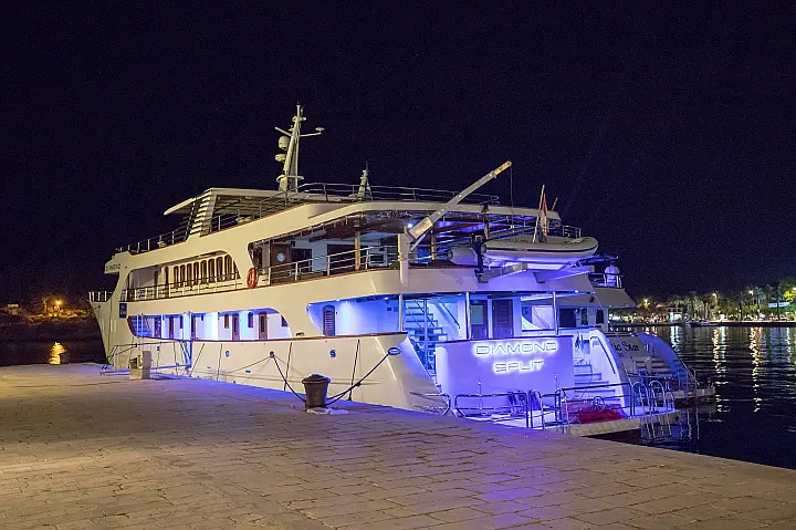 Luxury Motor Yacht  - 