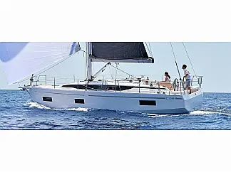 Bavaria C38 - External image