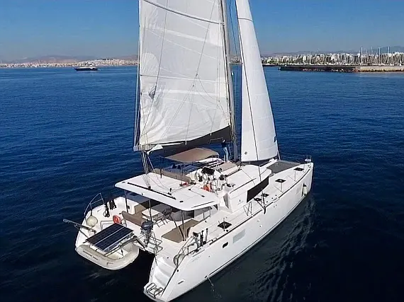 Lagoon 450 Fly (Genarator,A/C,Water Maker,Inverter)