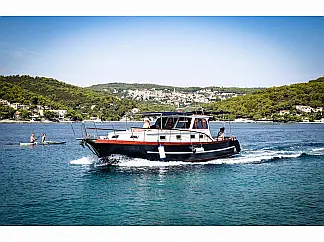 Dalmatian boat - External image