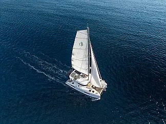 Lagoon 38 - External image
