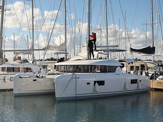 Lagoon 42