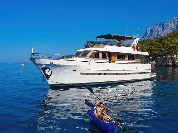 Motoryacht - Immagine esterna