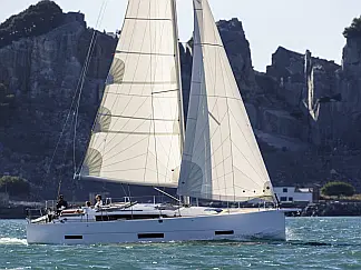 Dufour 390 - External image