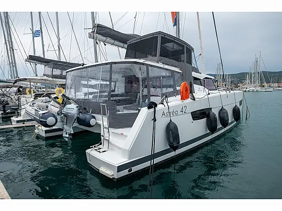 Fountaine Pajot Astréa 42