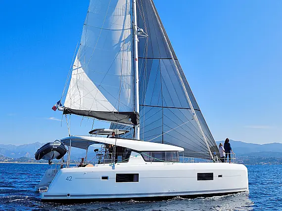 Lagoon 42