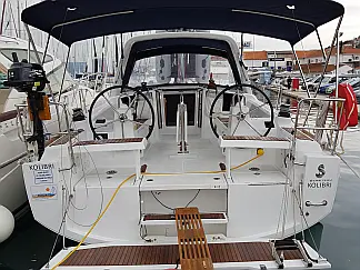 Oceanis 35.1 - External image