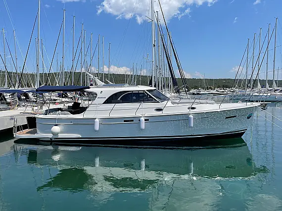 ADRIANA 44 BT (22)