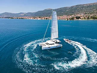 Lagoon 42 Owner version - External image