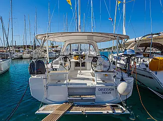 Oceanis 38.1 - External image