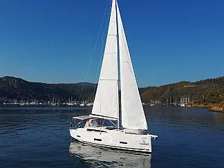 Dufour 390 - External image