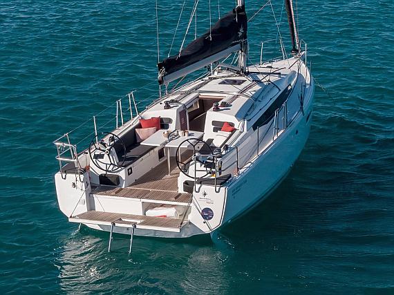 Sun Odyssey 380