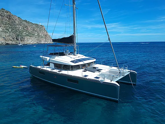 Lagoon 52F ( + crew) 