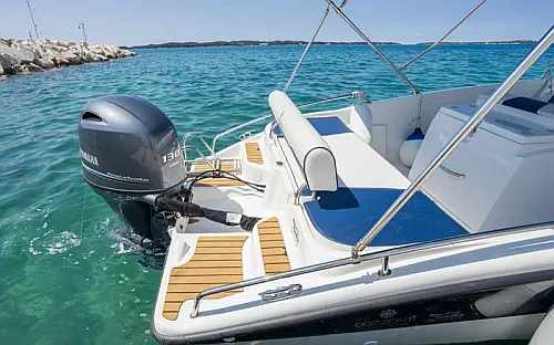 boat-sailing.gif