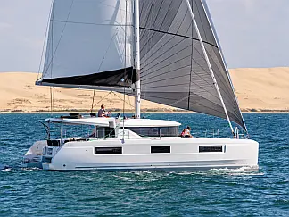 Lagoon 46 Flybridge - External image