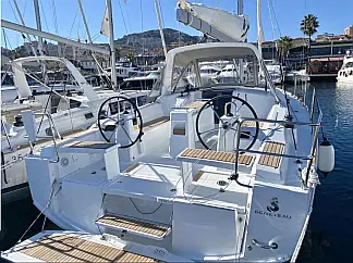 Oceanis 38.1 - External image