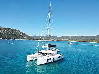 Lagoon 42 - External image