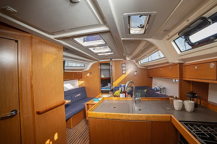 Bavaria Cruiser 37 - 