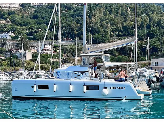Lagoon 42 