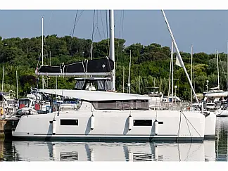 Lagoon 42 - External image