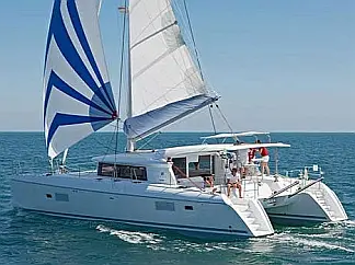 Lagoon 421 - External image