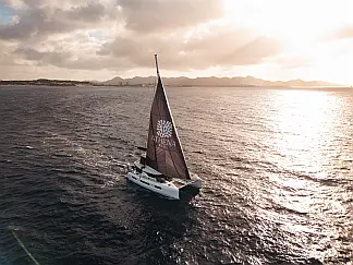 Lagoon 51 - External image
