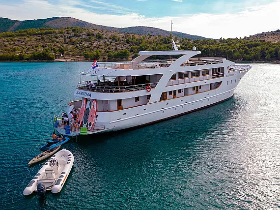 Motoryacht Karizma - Immagine esterna