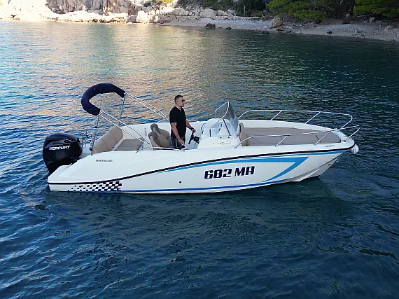 Quicksilver Activ 675 Sundeck