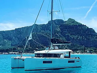 Lagoon 40 - External image