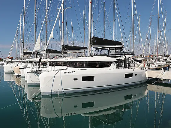 Lagoon 42