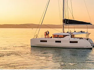 Lagoon 46 - External image