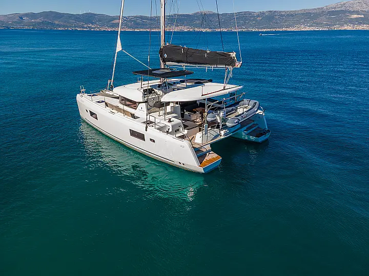 Lagoon 42 owner version - 