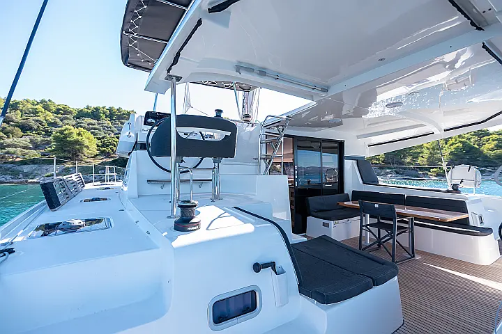 Lagoon 42 owner version - 