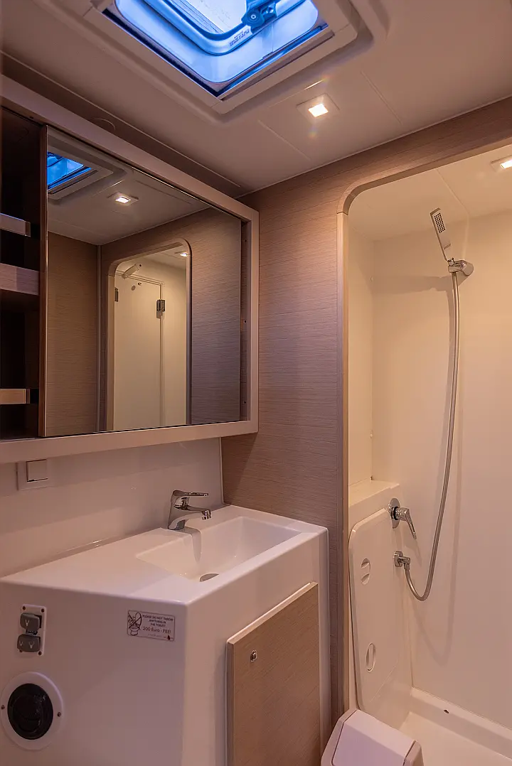 Lagoon 42 owner version - 