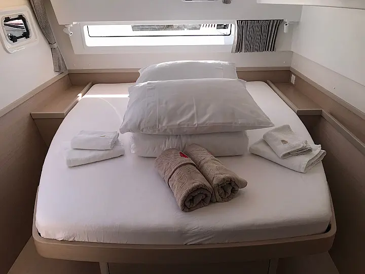 Lagoon 42 owner version - 