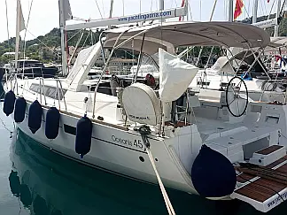 Oceanis 45 - External image