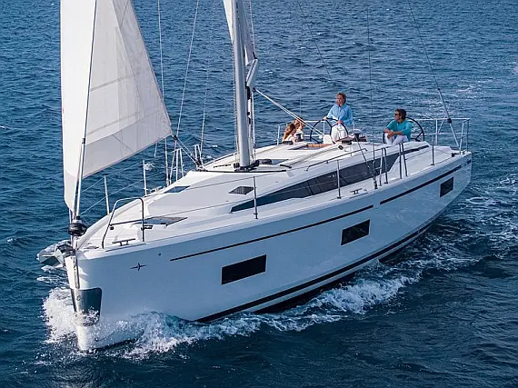 Bavaria C42 - Immagine esterna