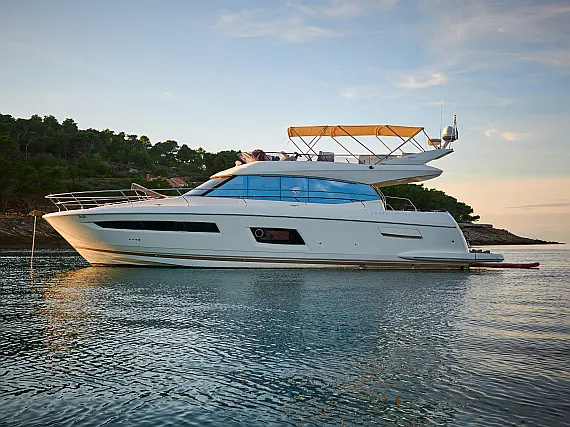 Prestige 550 Fly - Immagine esterna