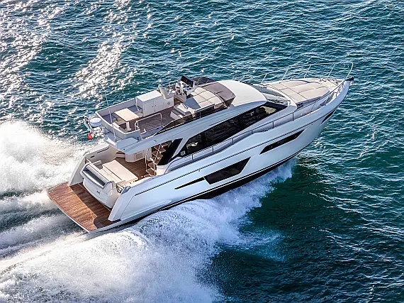 Ferretti 500 - Immagine esterna