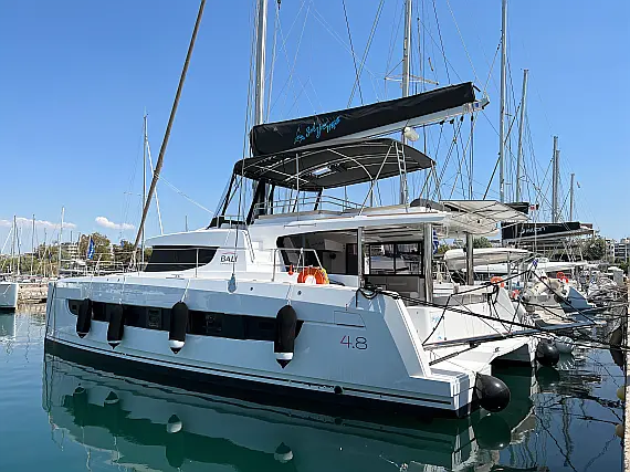 Bali 4.8 (6+2 cab)
