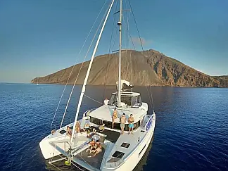 Lagoon 50 - External image
