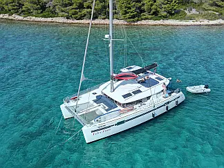Lagoon 450 Sport - External image