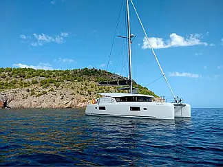 Lagoon 42 - External image