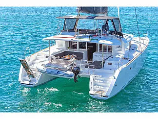 Lagoon 450 Flybridge - External image