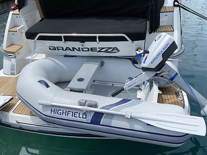 Grandezza 34 OC  - dingy/outboard engine