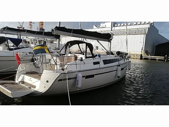 Bavaria Cruiser 37